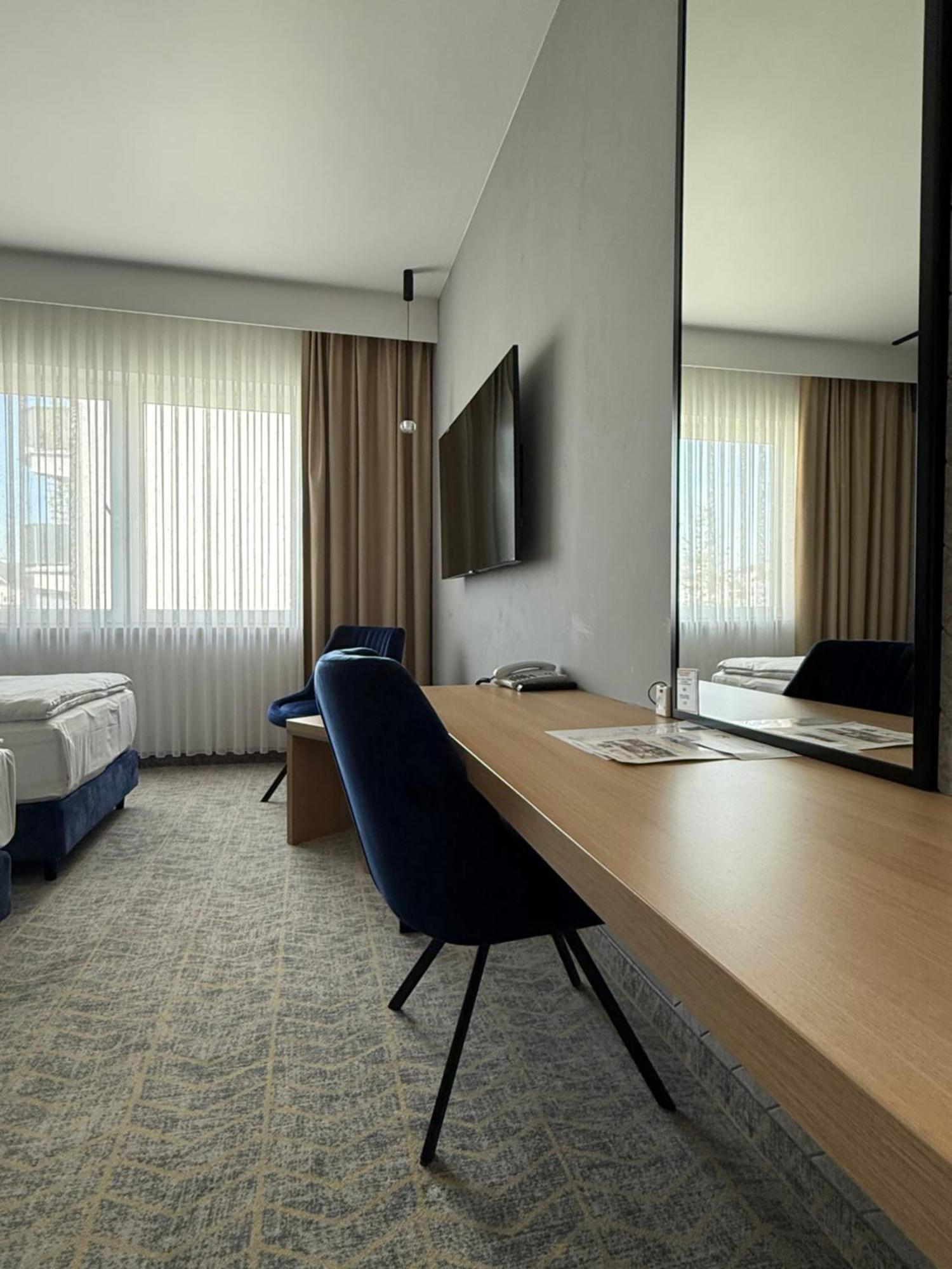 Grape Town Hotel - Park79 Zielona Góra Extérieur photo