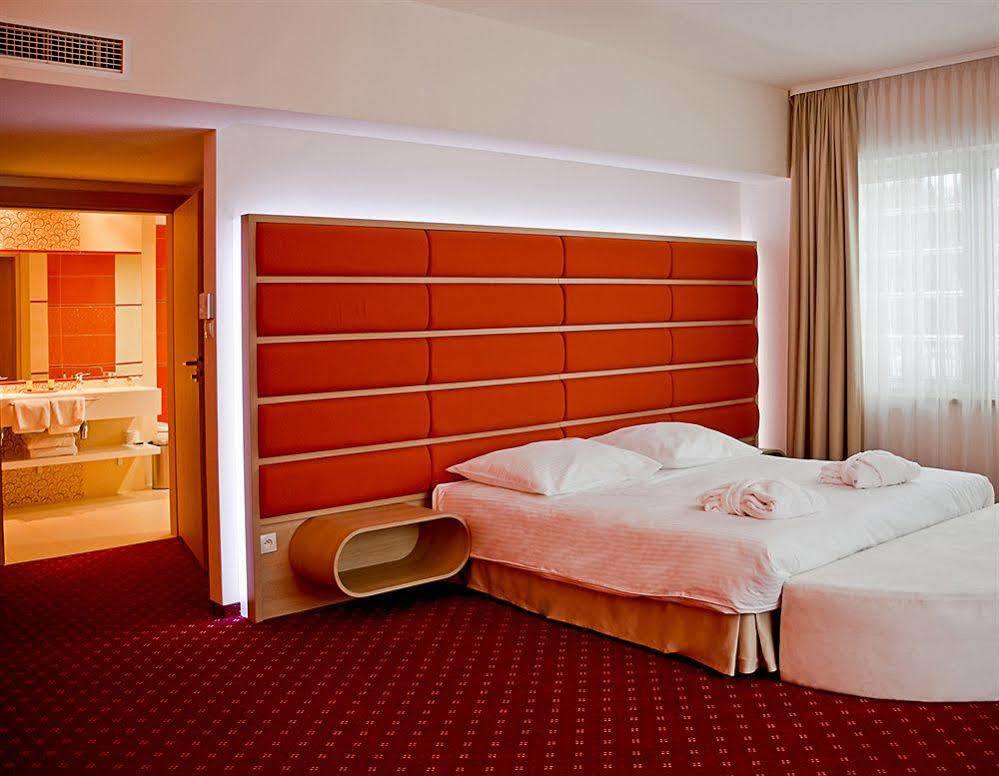 Grape Town Hotel - Park79 Zielona Góra Extérieur photo